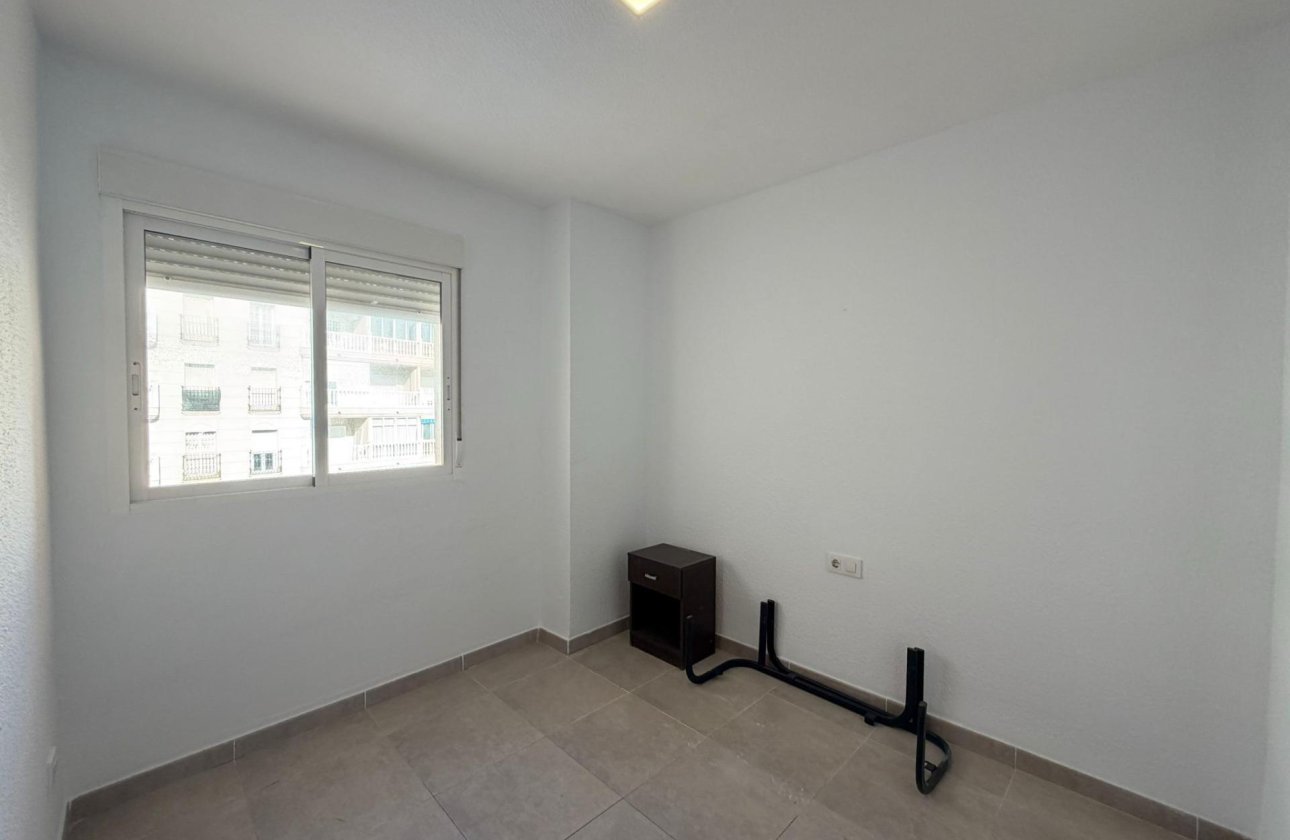 Herverkoop - Appartement -
Torrevieja - Playa de los Locos