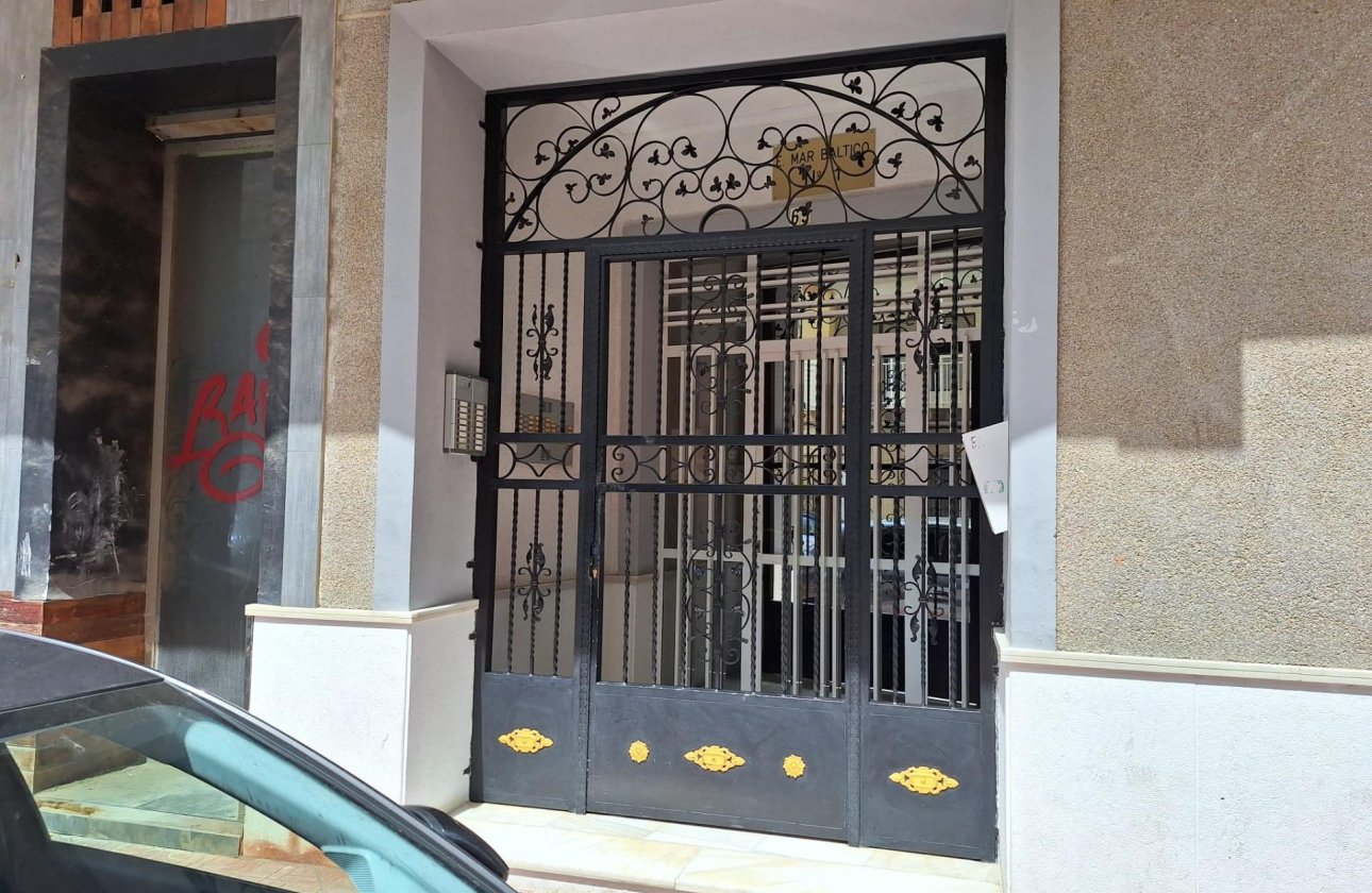 Herverkoop - Appartement -
Torrevieja - Playa de los Locos