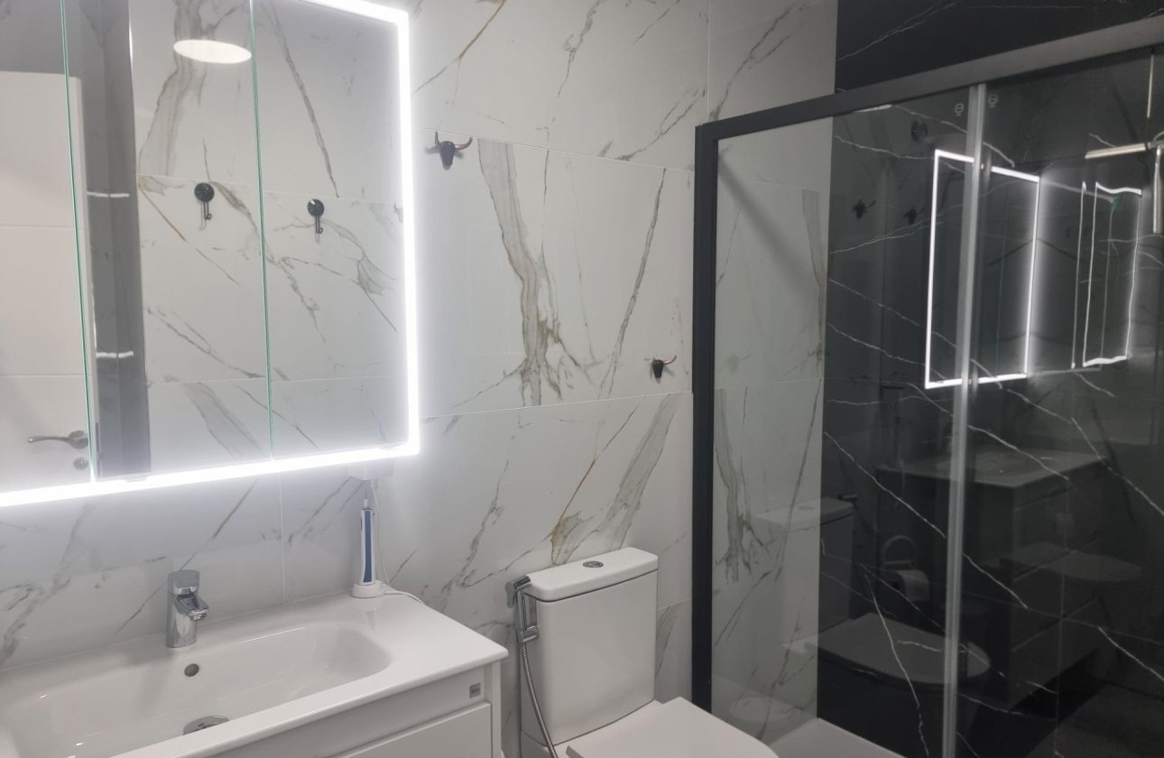 Herverkoop - Appartement -
Torrevieja - Playa de los Locos