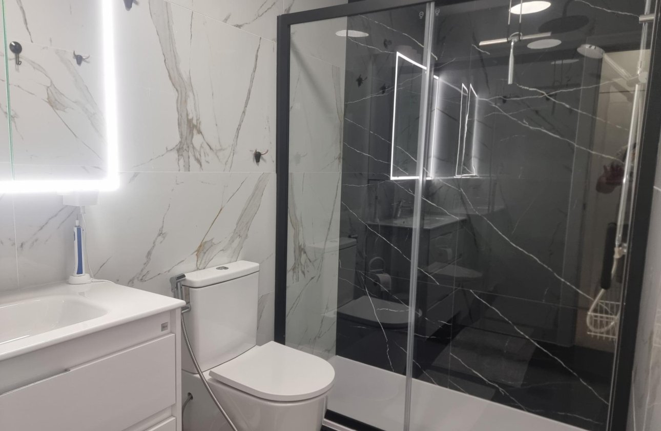 Herverkoop - Appartement -
Torrevieja - Playa de los Locos