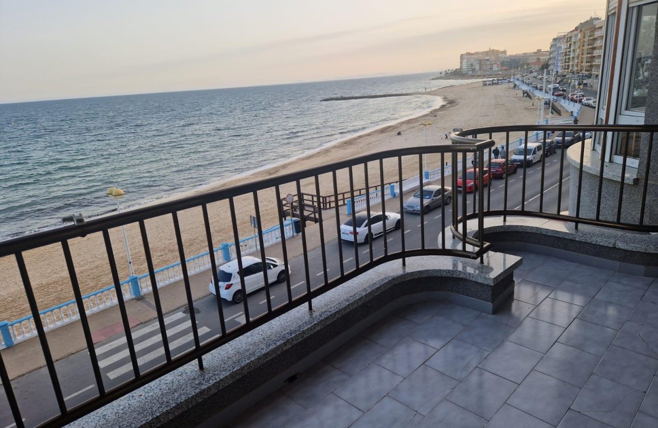 Herverkoop - Appartement -
Torrevieja - Playa de los Locos