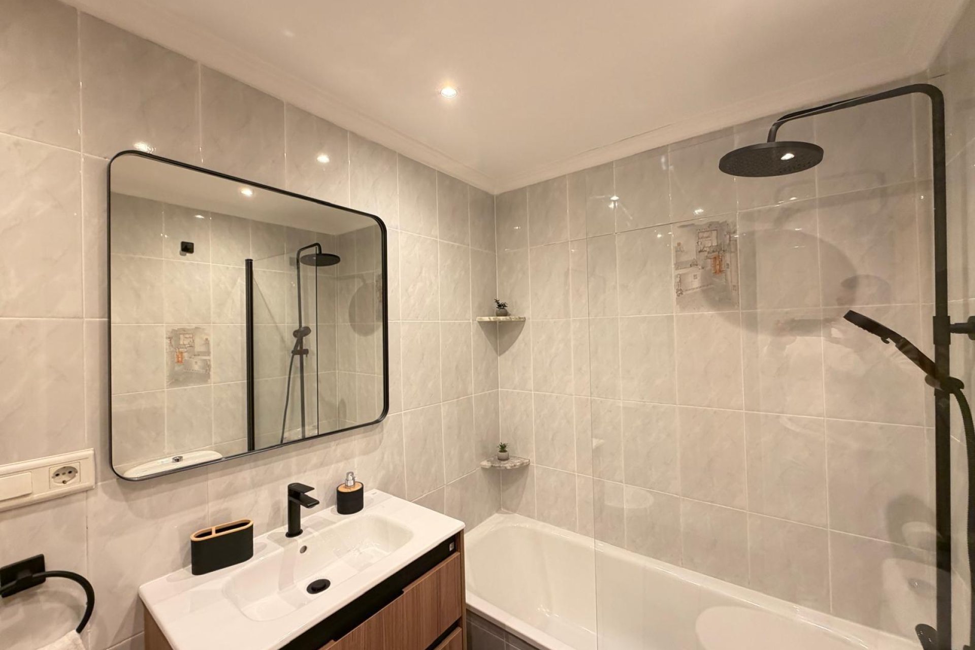 Herverkoop - Appartement -
Torrevieja - Playa de los Locos
