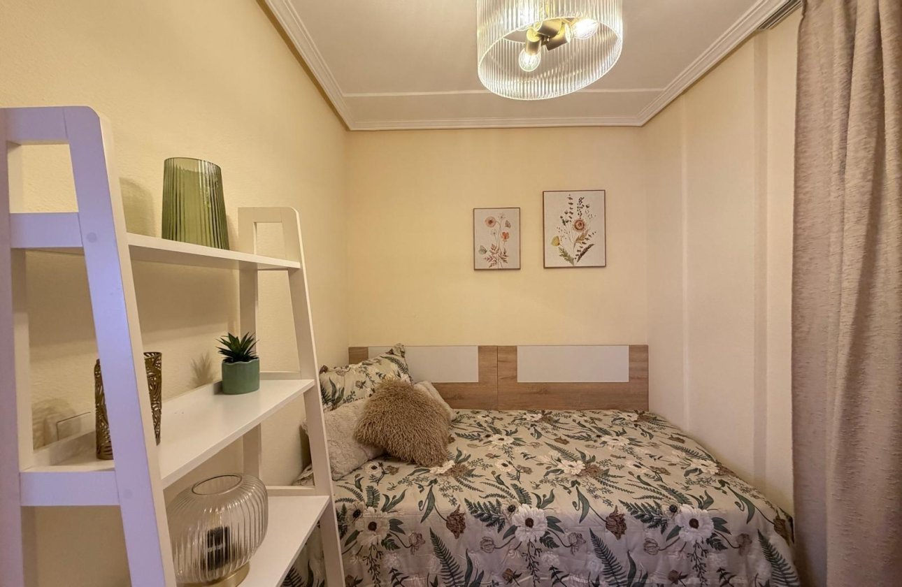 Herverkoop - Appartement -
Torrevieja - Playa de los Locos