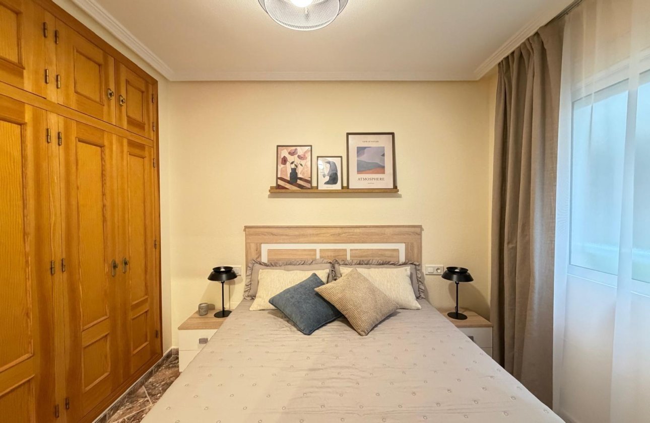 Herverkoop - Appartement -
Torrevieja - Playa de los Locos