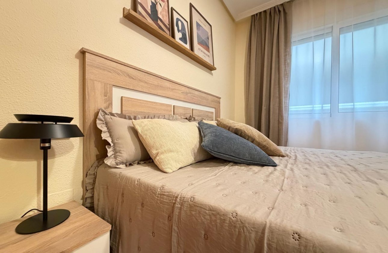 Herverkoop - Appartement -
Torrevieja - Playa de los Locos