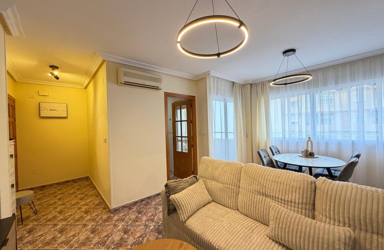Herverkoop - Appartement -
Torrevieja - Playa de los Locos