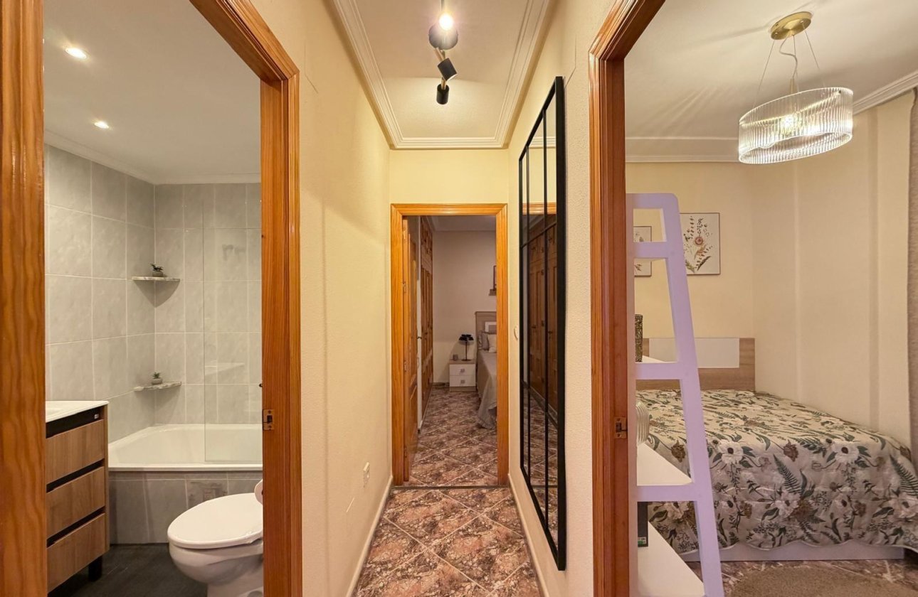 Herverkoop - Appartement -
Torrevieja - Playa de los Locos