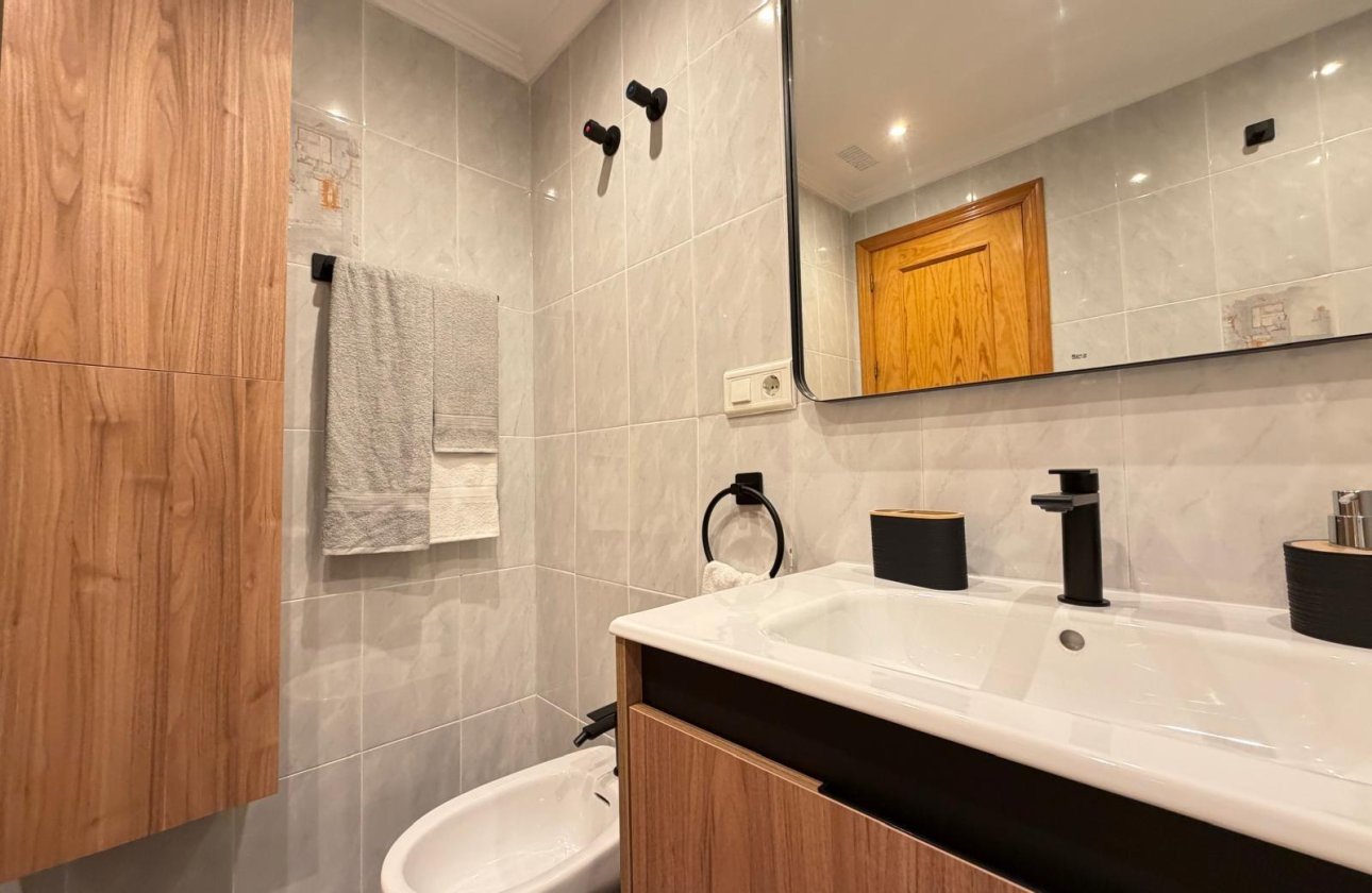 Herverkoop - Appartement -
Torrevieja - Playa de los Locos