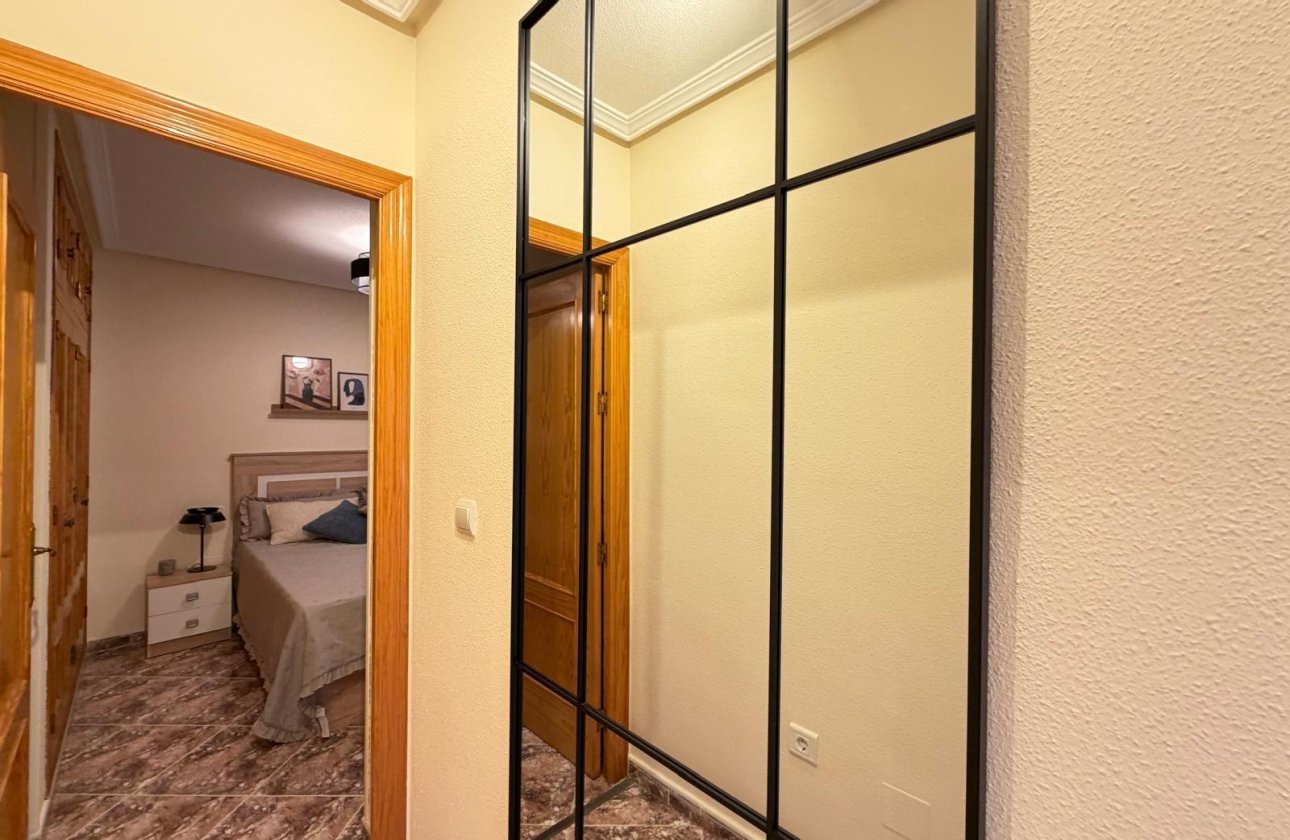 Herverkoop - Appartement -
Torrevieja - Playa de los Locos