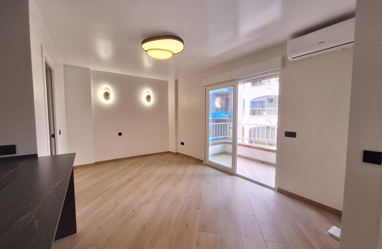 Herverkoop - Appartement -
Torrevieja - Playa de los Locos