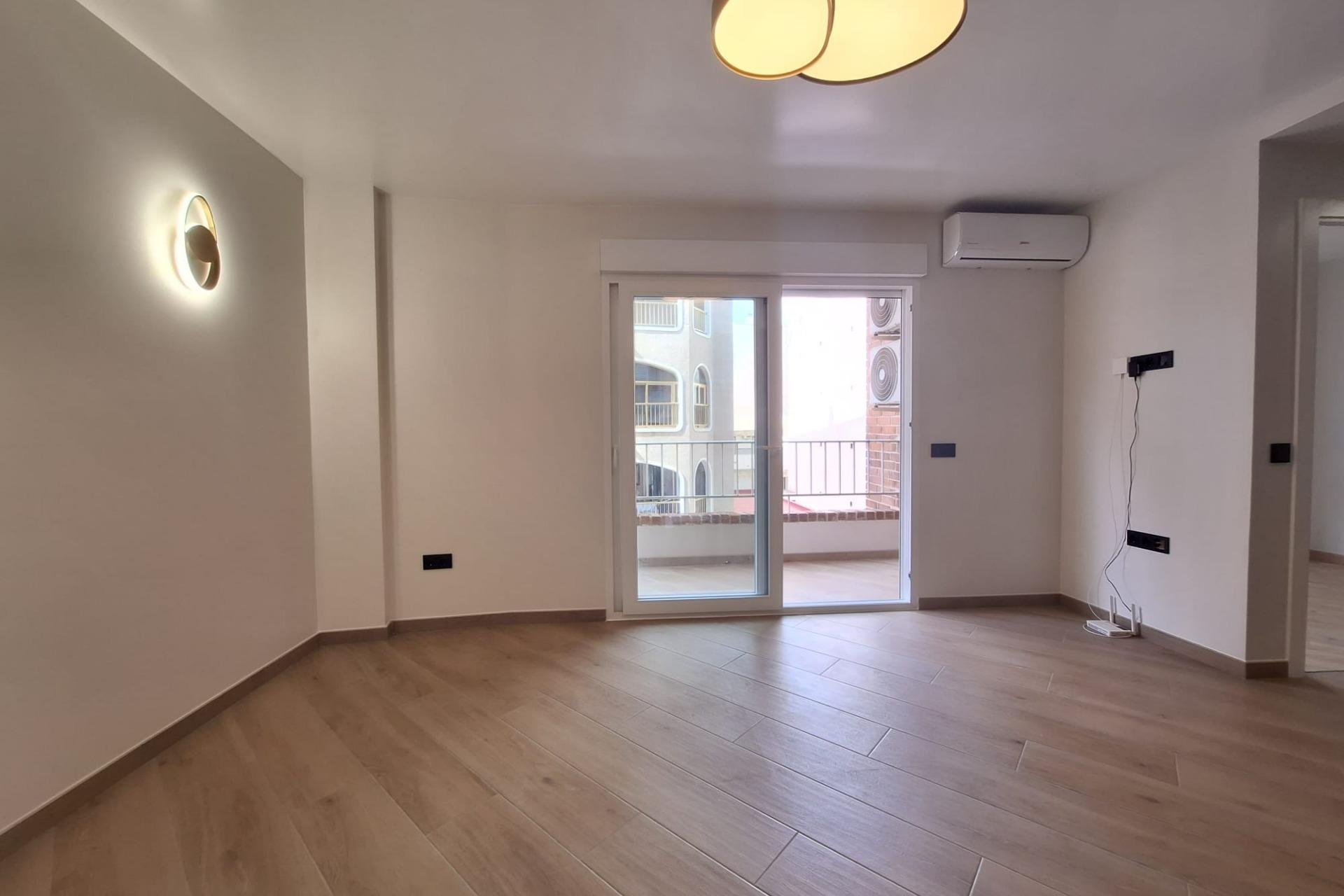 Herverkoop - Appartement -
Torrevieja - Playa de los Locos