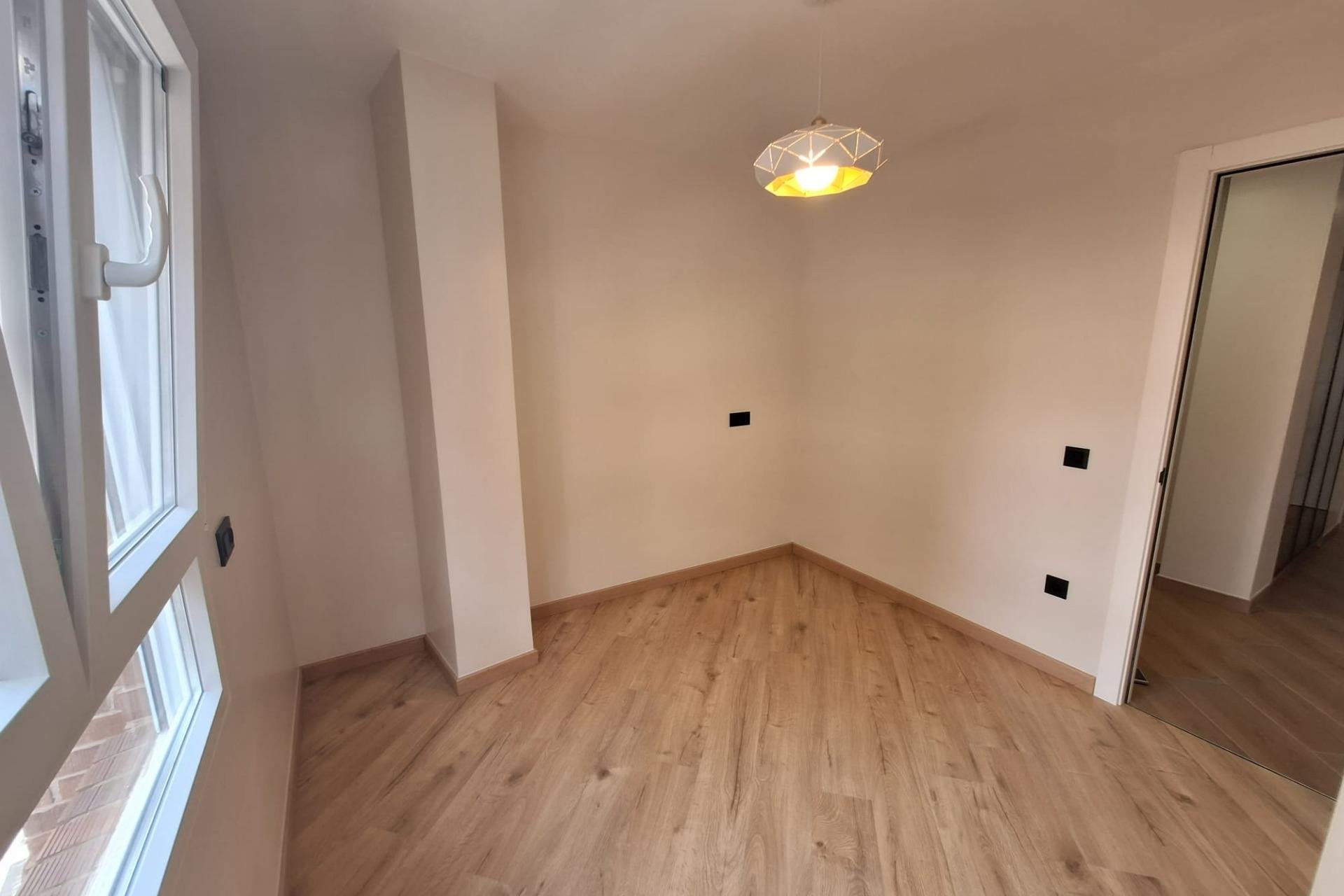 Herverkoop - Appartement -
Torrevieja - Playa de los Locos
