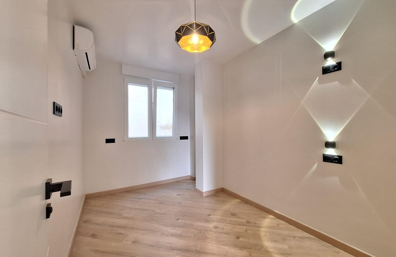 Herverkoop - Appartement -
Torrevieja - Playa de los Locos