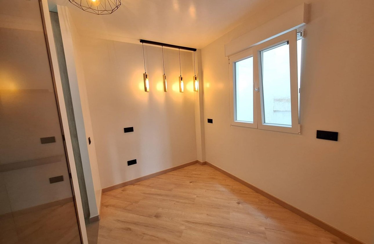 Herverkoop - Appartement -
Torrevieja - Playa de los Locos