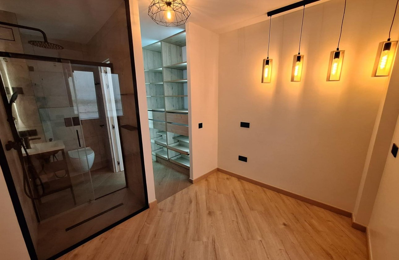 Herverkoop - Appartement -
Torrevieja - Playa de los Locos