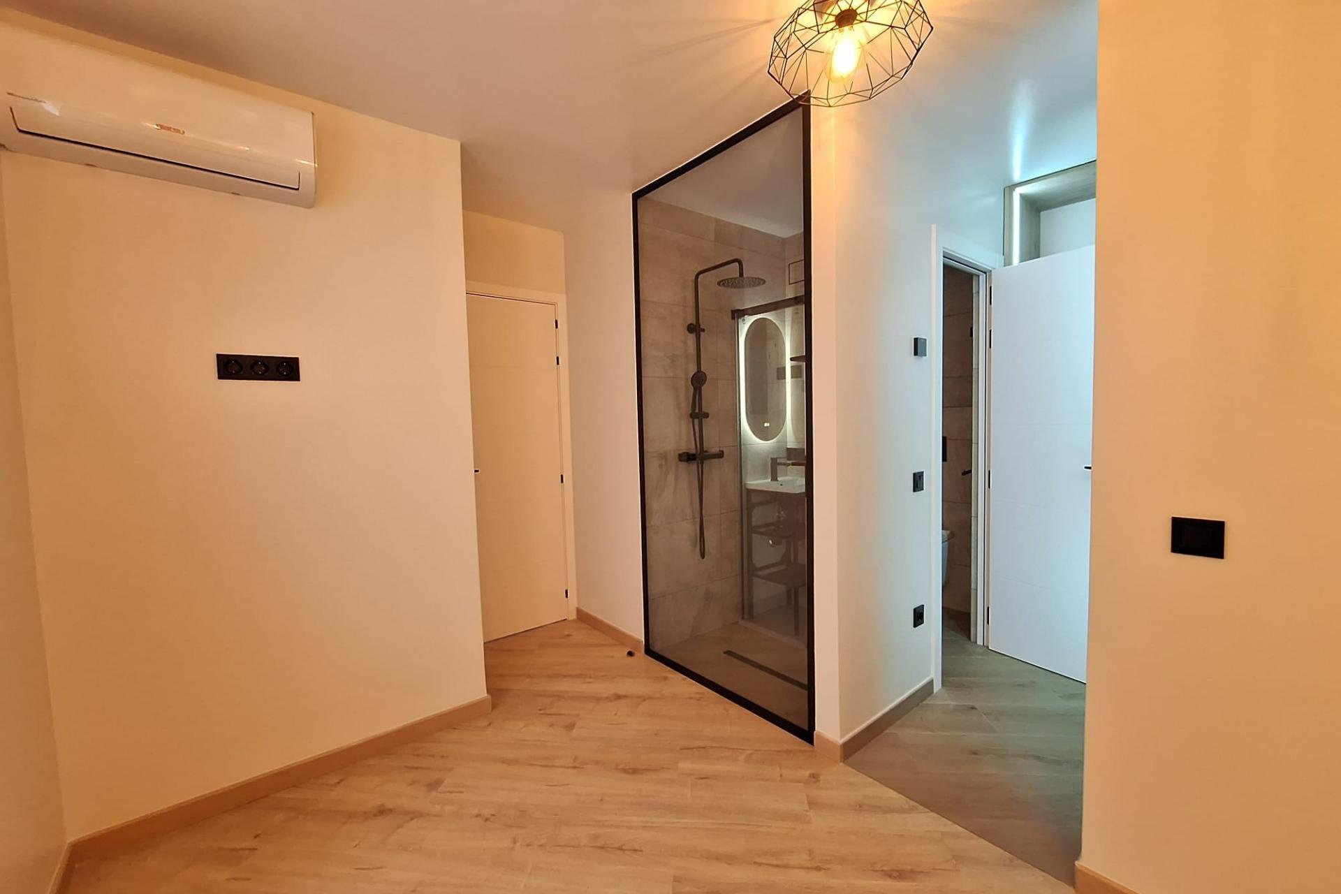Herverkoop - Appartement -
Torrevieja - Playa de los Locos