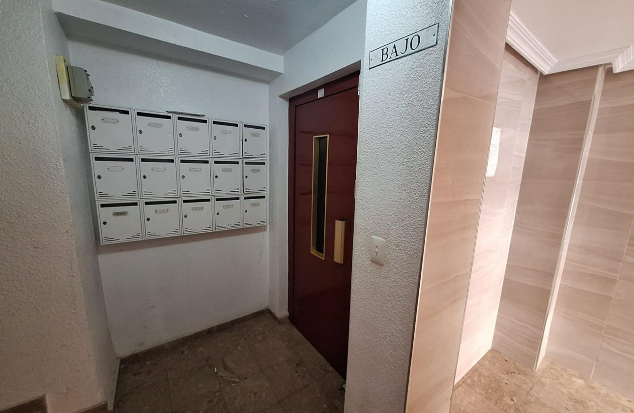 Herverkoop - Appartement -
Torrevieja - Playa de los Locos