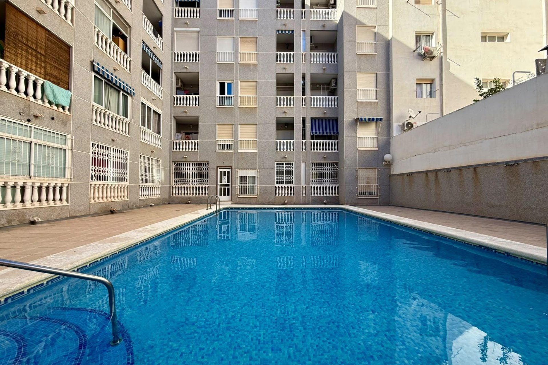 Herverkoop - Appartement -
Torrevieja - Playa de los Locos