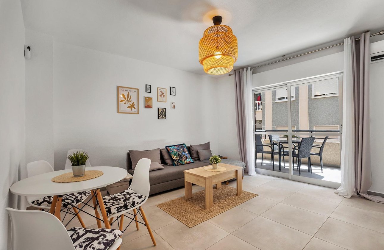 Herverkoop - Appartement -
Torrevieja - Playa de los Locos