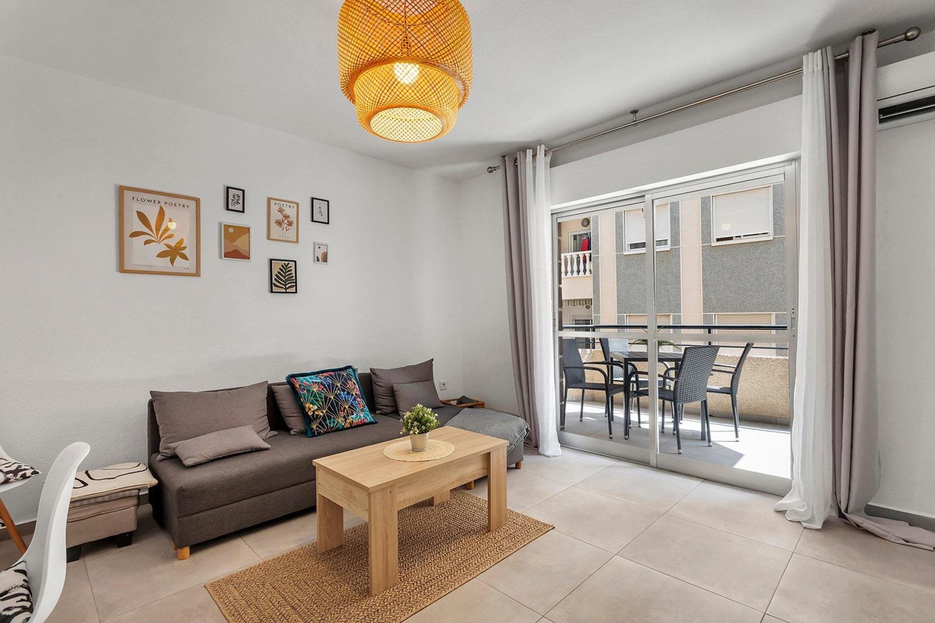 Herverkoop - Appartement -
Torrevieja - Playa de los Locos