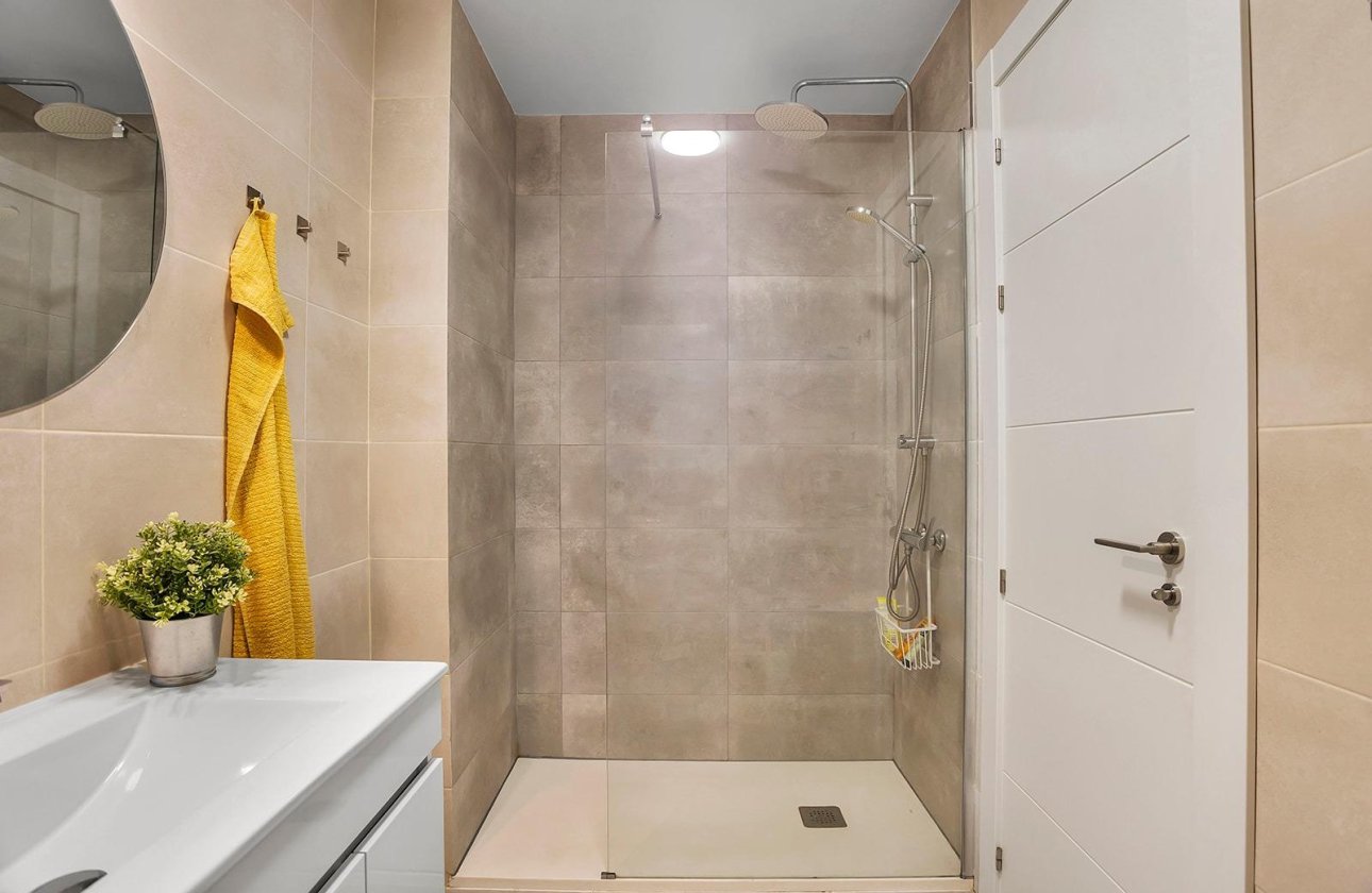 Herverkoop - Appartement -
Torrevieja - Playa de los Locos