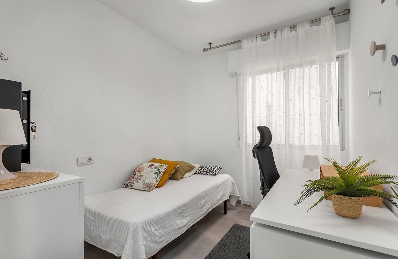 Herverkoop - Appartement -
Torrevieja - Playa de los Locos