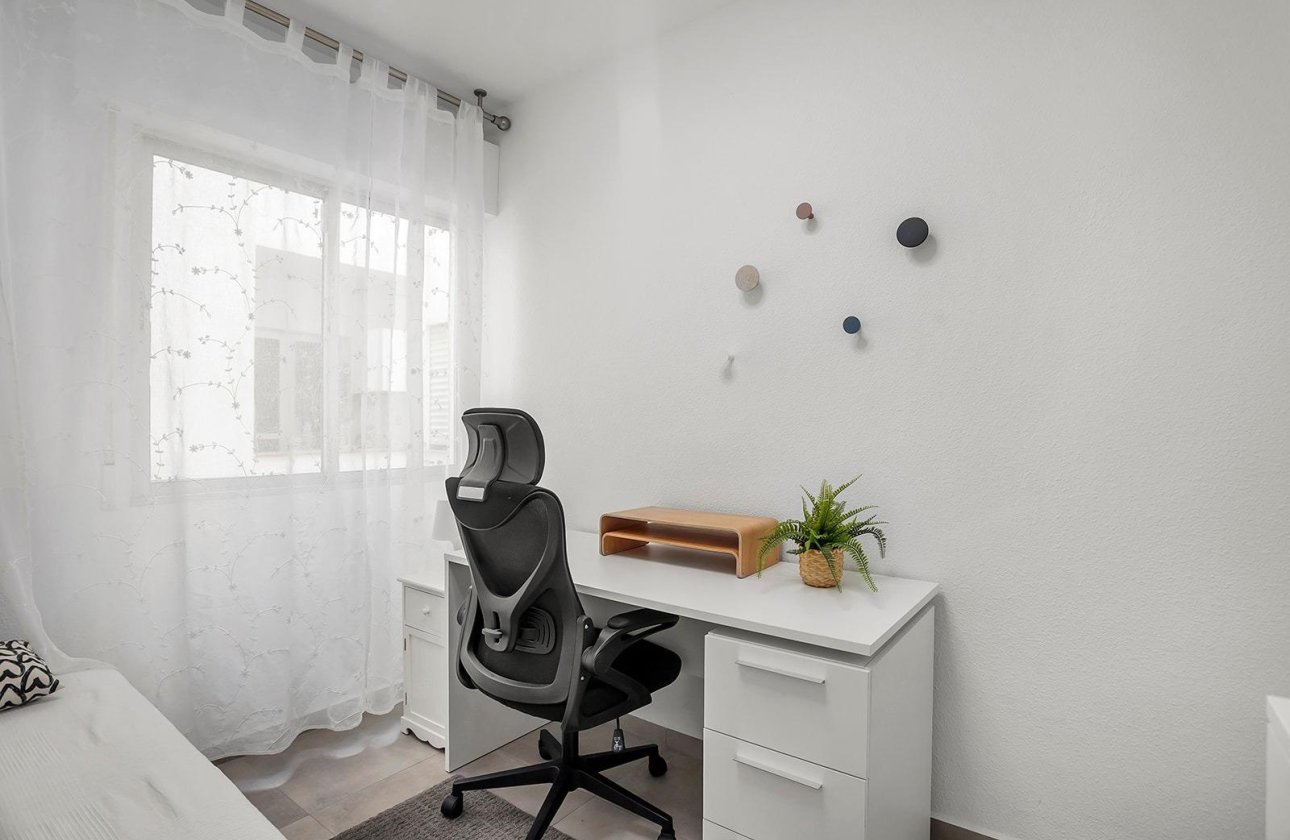 Herverkoop - Appartement -
Torrevieja - Playa de los Locos
