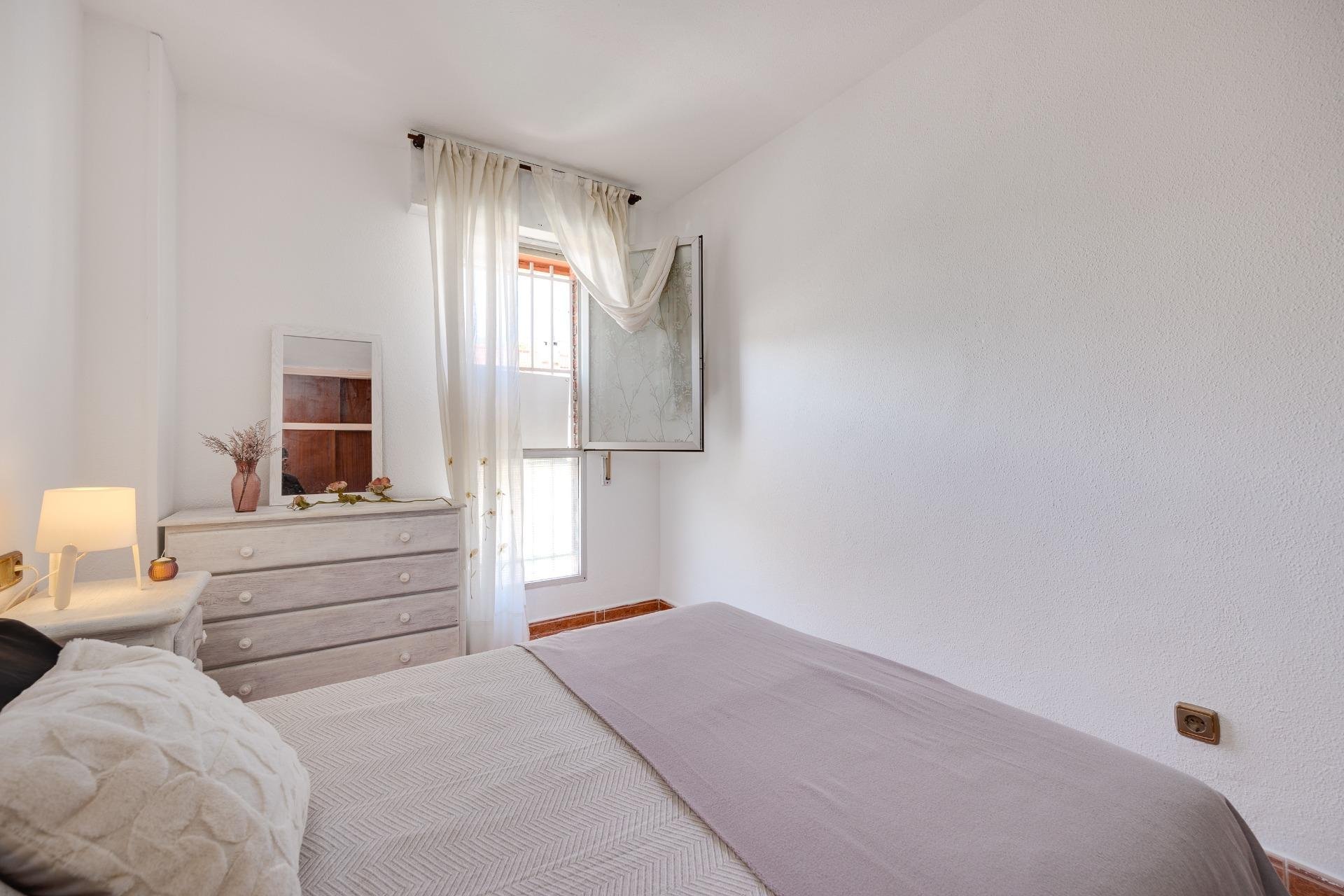 Herverkoop - Appartement -
Torrevieja - Playa De Los Naufragos