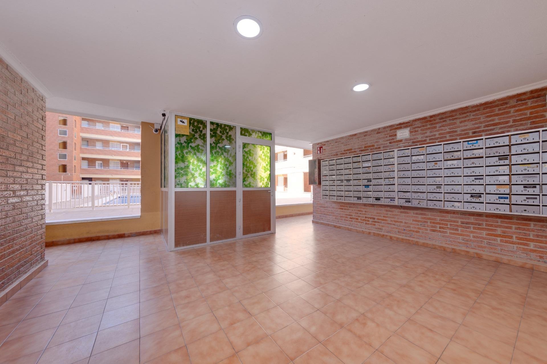 Herverkoop - Appartement -
Torrevieja - Playa De Los Naufragos