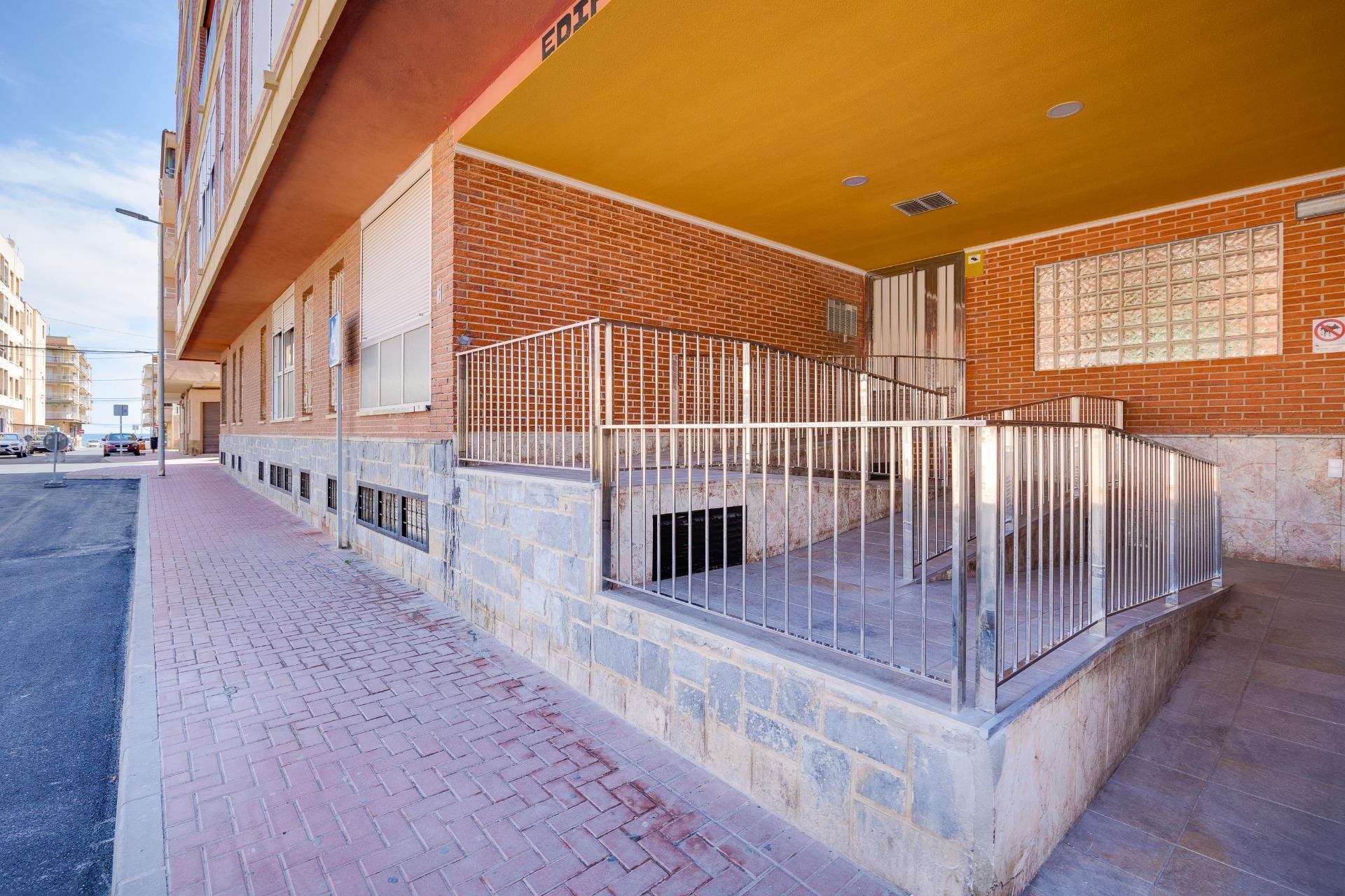 Herverkoop - Appartement -
Torrevieja - Playa De Los Naufragos