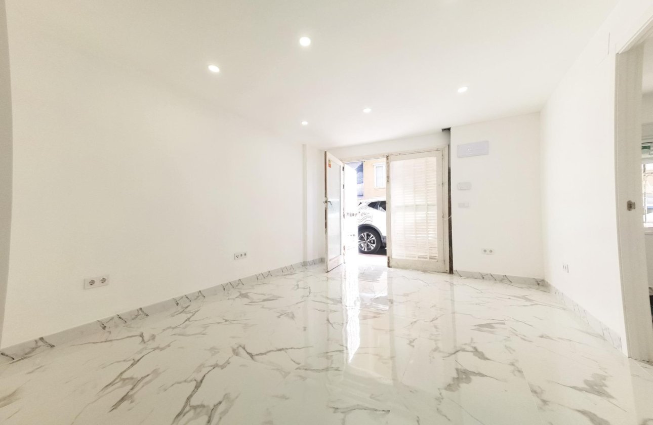 Herverkoop - Appartement -
Torrevieja - Playa De Los Naufragos