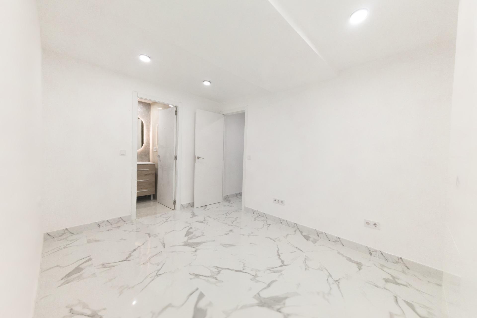 Herverkoop - Appartement -
Torrevieja - Playa De Los Naufragos