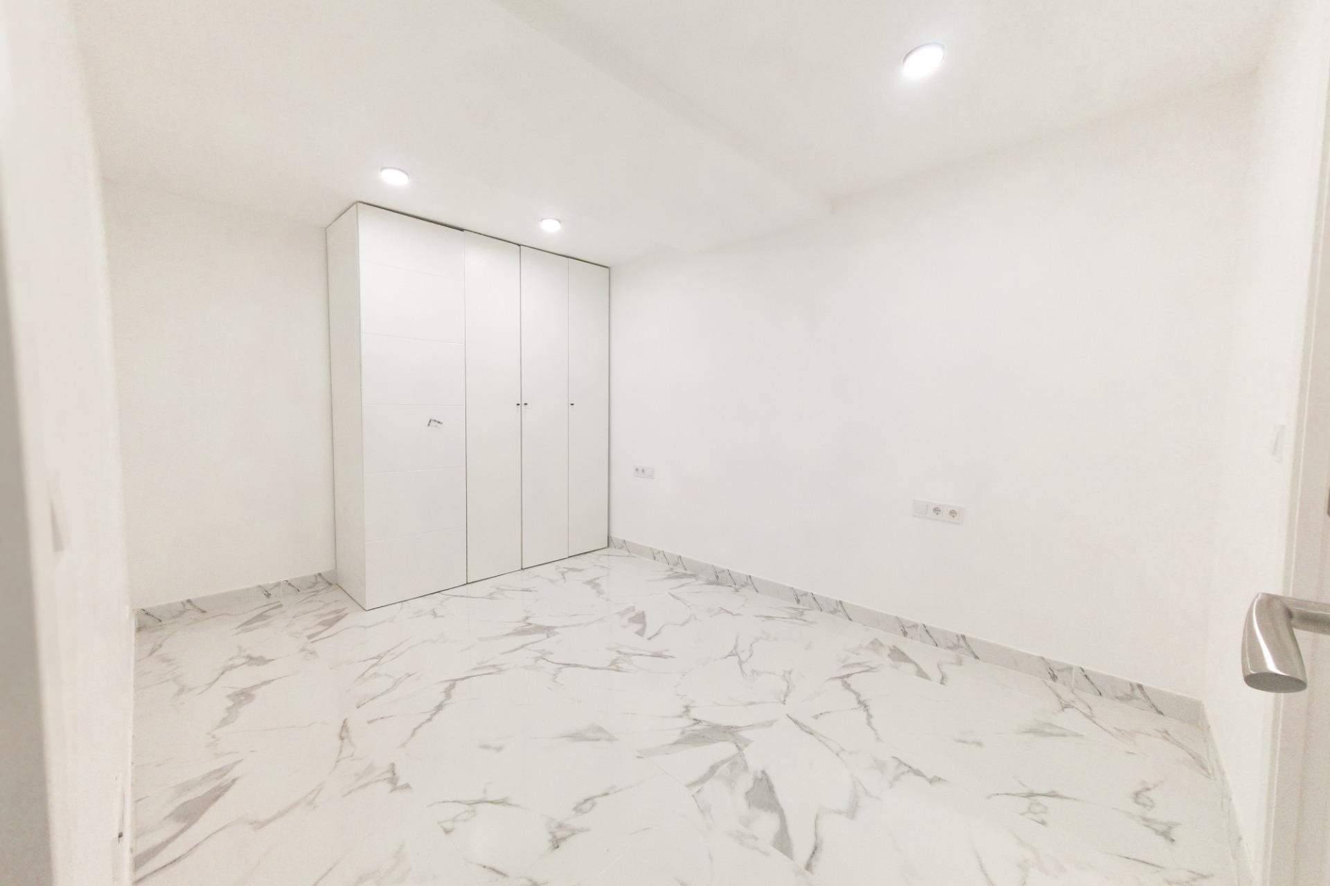 Herverkoop - Appartement -
Torrevieja - Playa De Los Naufragos