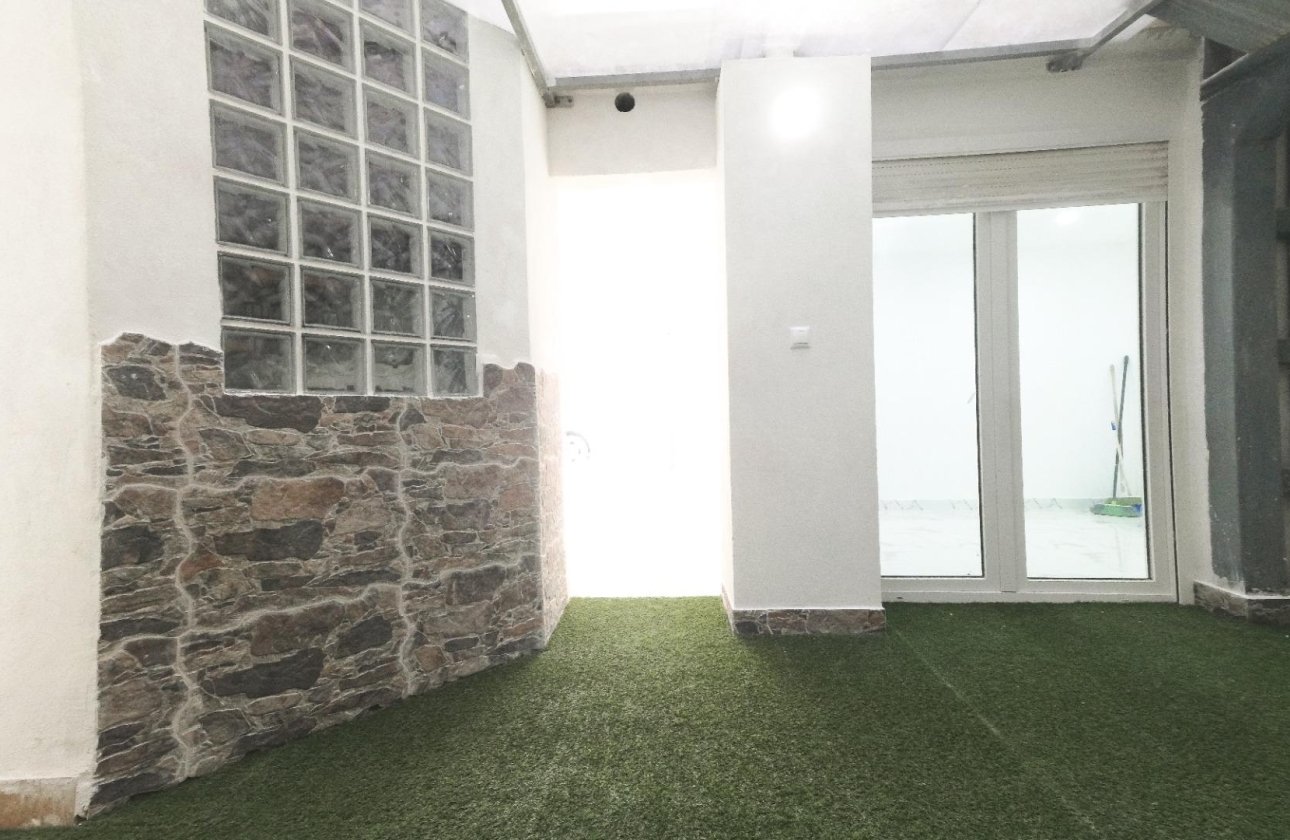 Herverkoop - Appartement -
Torrevieja - Playa De Los Naufragos