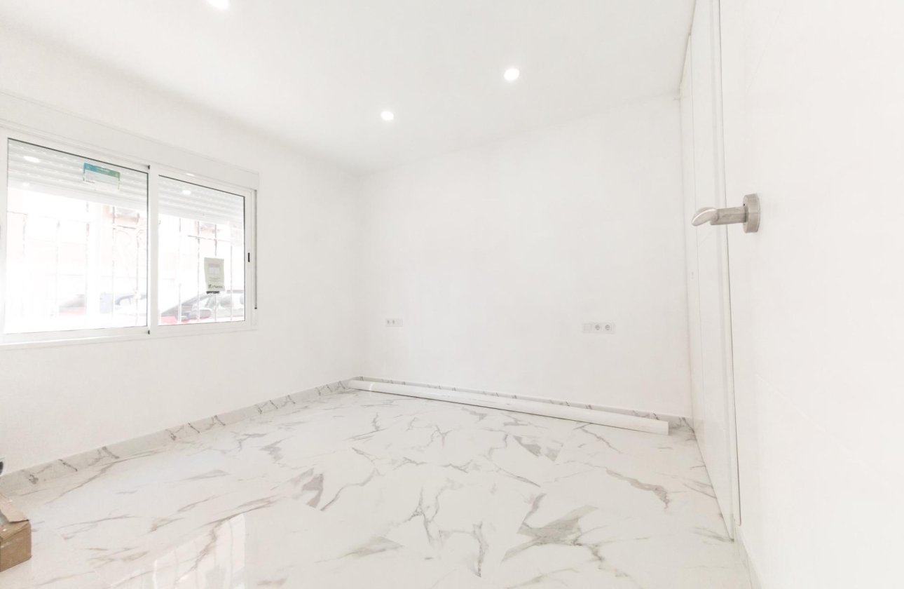 Herverkoop - Appartement -
Torrevieja - Playa De Los Naufragos