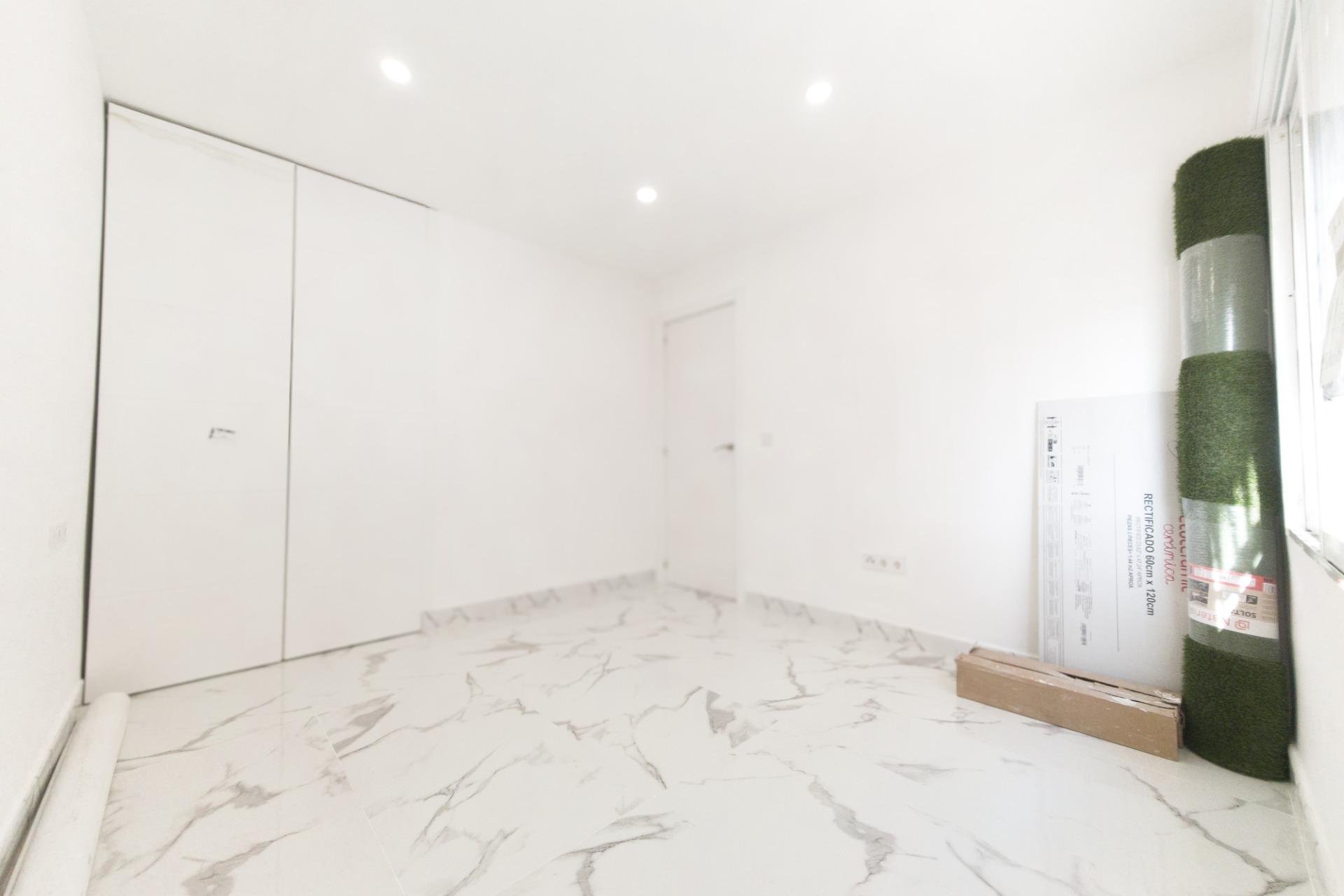 Herverkoop - Appartement -
Torrevieja - Playa De Los Naufragos