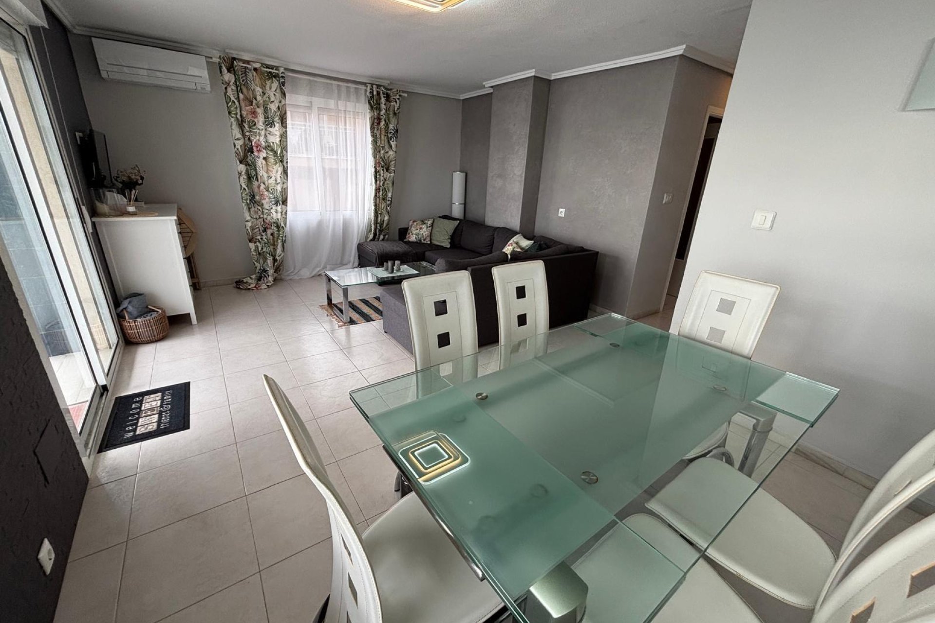 Herverkoop - Appartement -
Torrevieja - Playa De Los Naufragos
