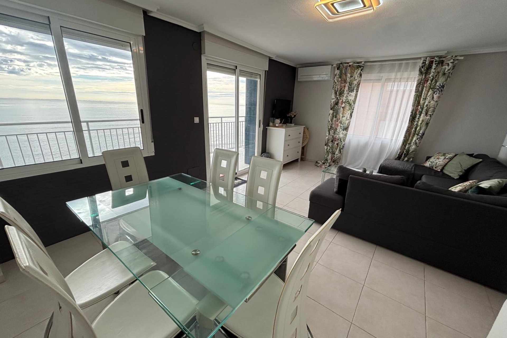 Herverkoop - Appartement -
Torrevieja - Playa De Los Naufragos
