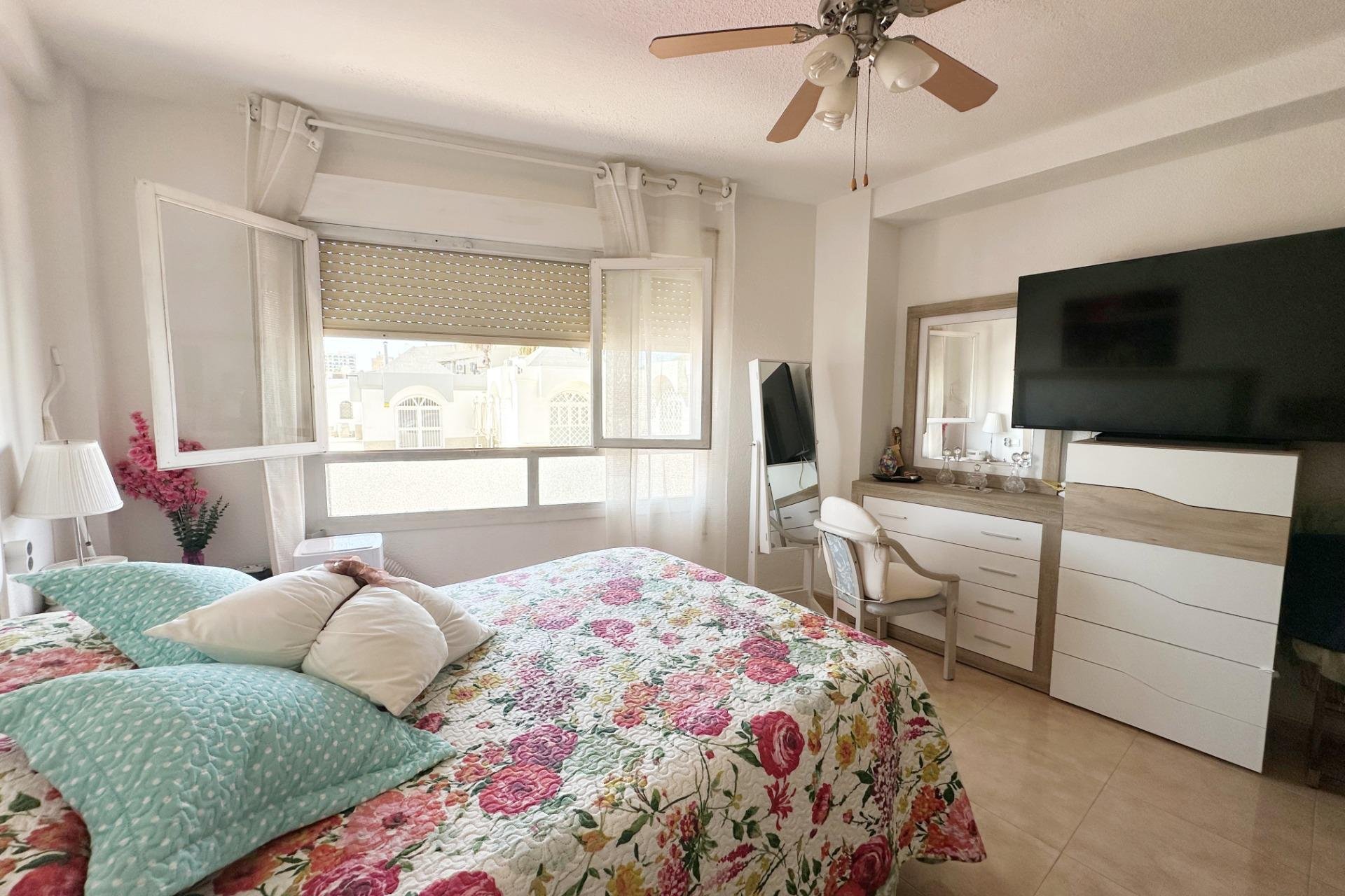 Herverkoop - Appartement -
Torrevieja - Playa De Los Naufragos
