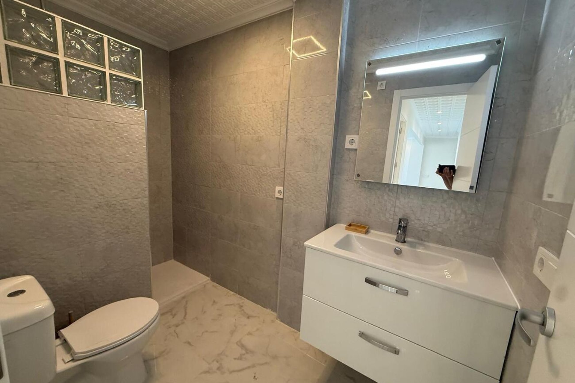 Herverkoop - Appartement -
Torrevieja - Playa del Acequión