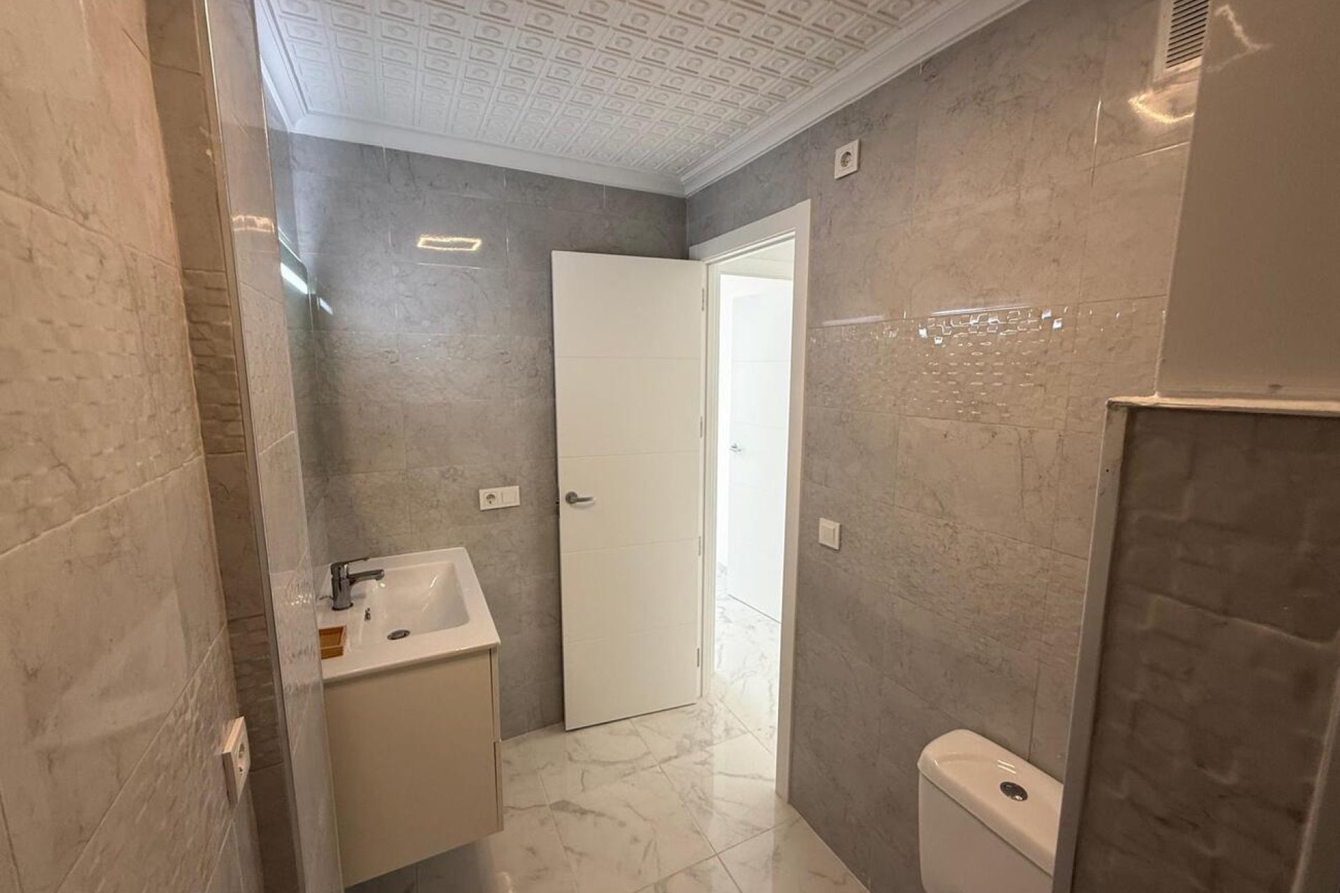 Herverkoop - Appartement -
Torrevieja - Playa del Acequión