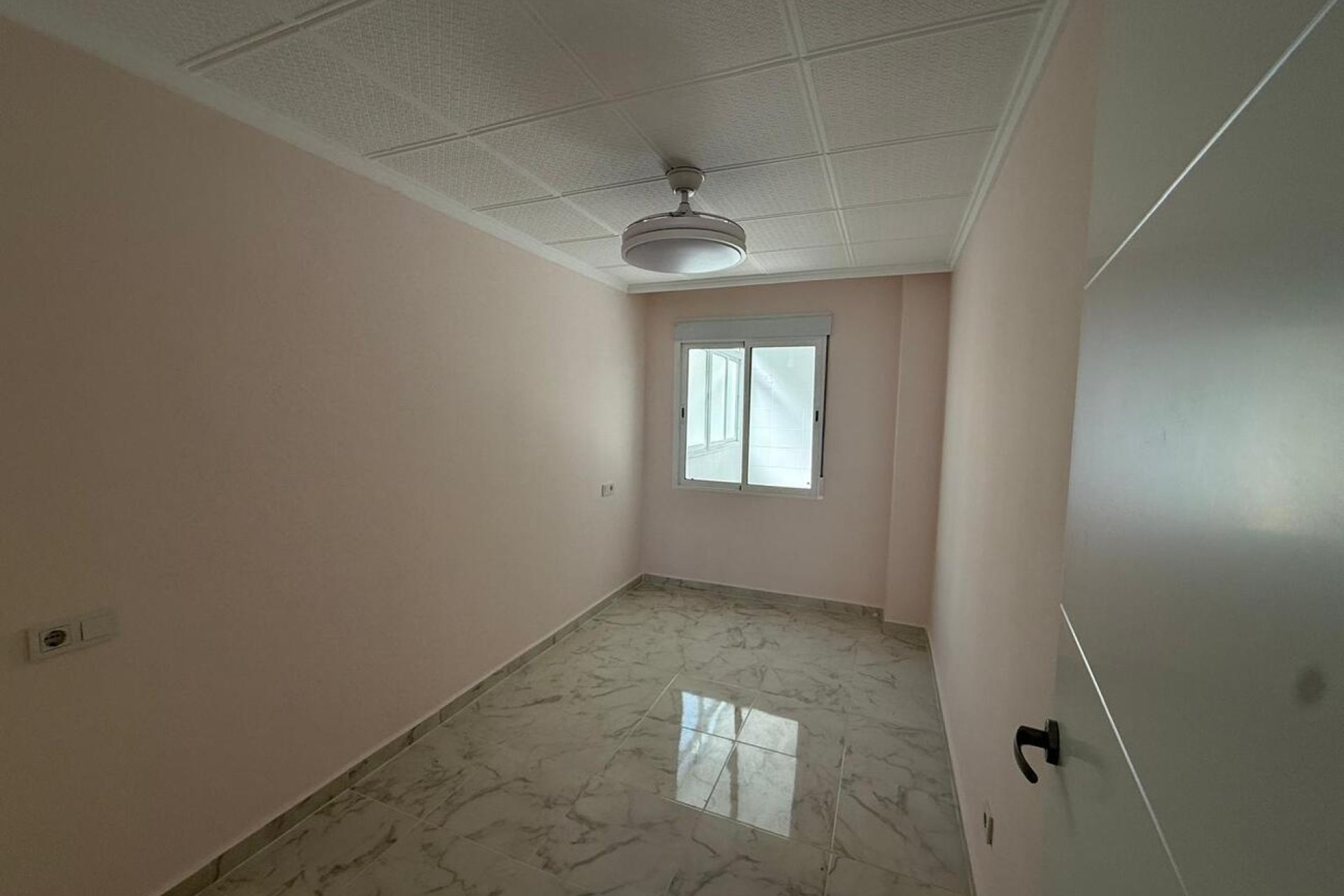Herverkoop - Appartement -
Torrevieja - Playa del Acequión