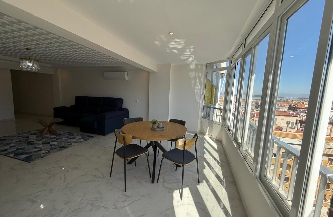 Herverkoop - Appartement -
Torrevieja - Playa del Acequión