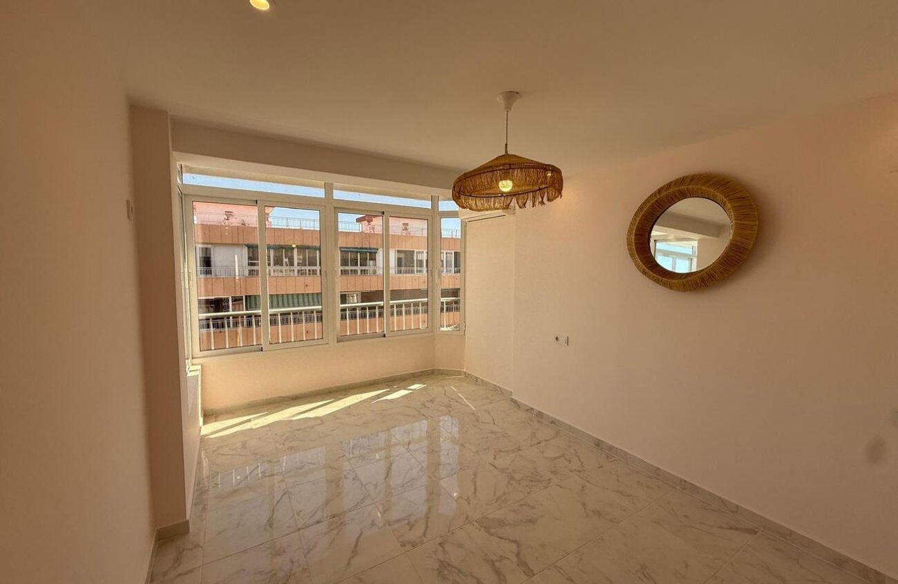 Herverkoop - Appartement -
Torrevieja - Playa del Acequión