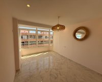 Herverkoop - Appartement -
Torrevieja - Playa del Acequión