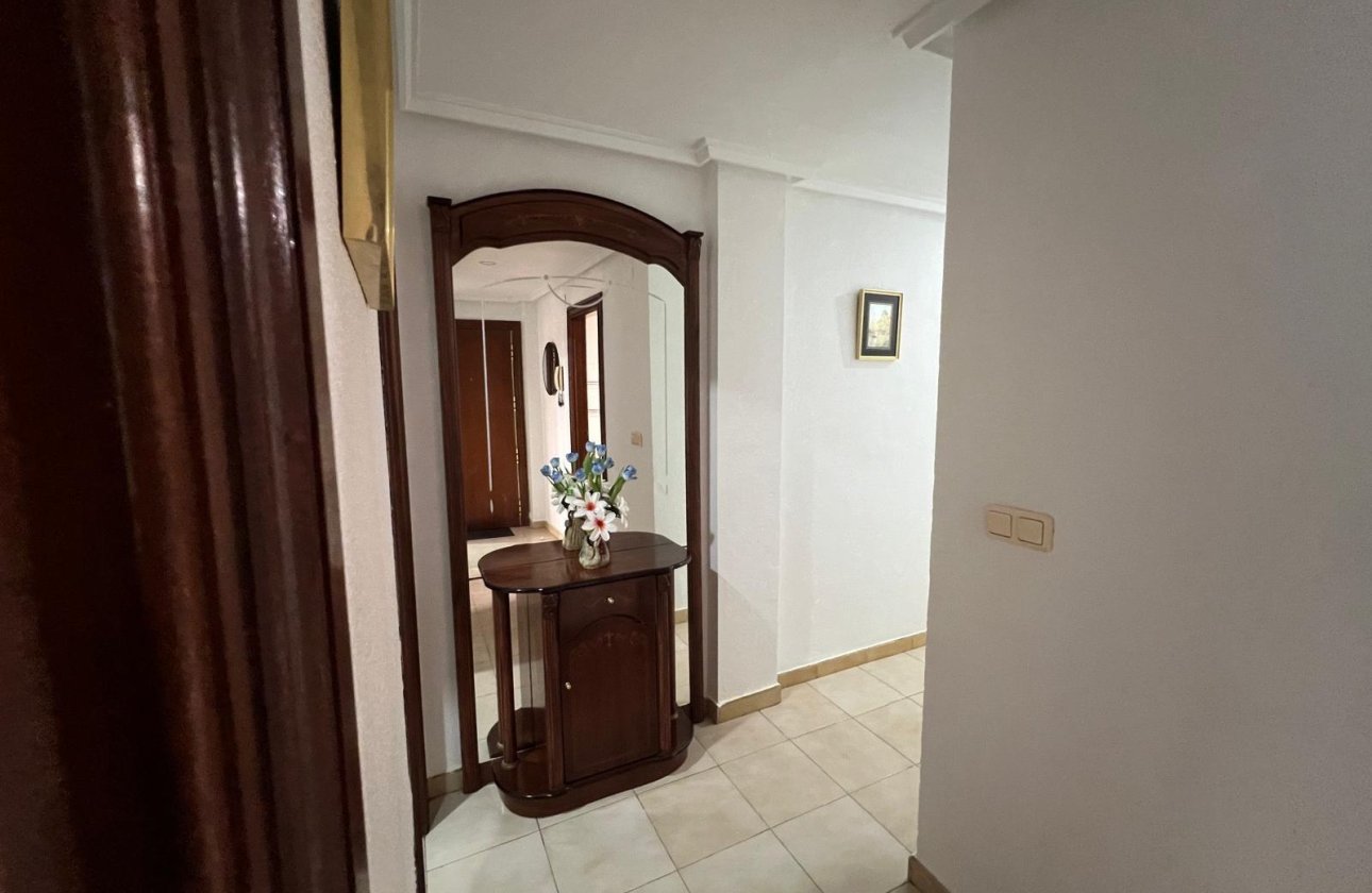 Herverkoop - Appartement -
Torrevieja - Playa del Cura