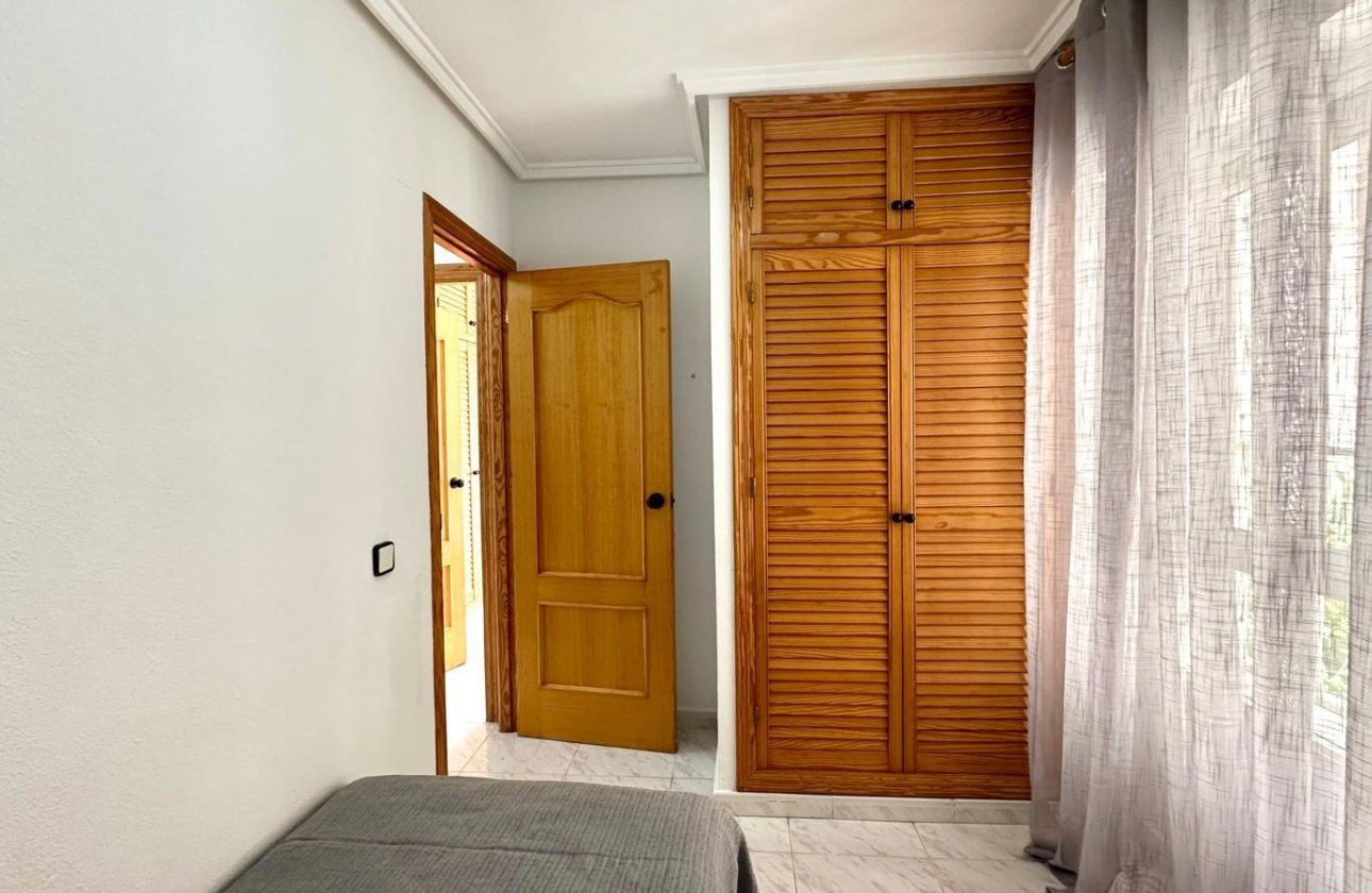 Herverkoop - Appartement -
Torrevieja - Playa del Cura