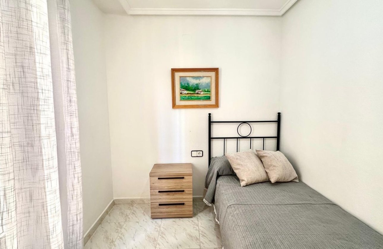 Herverkoop - Appartement -
Torrevieja - Playa del Cura