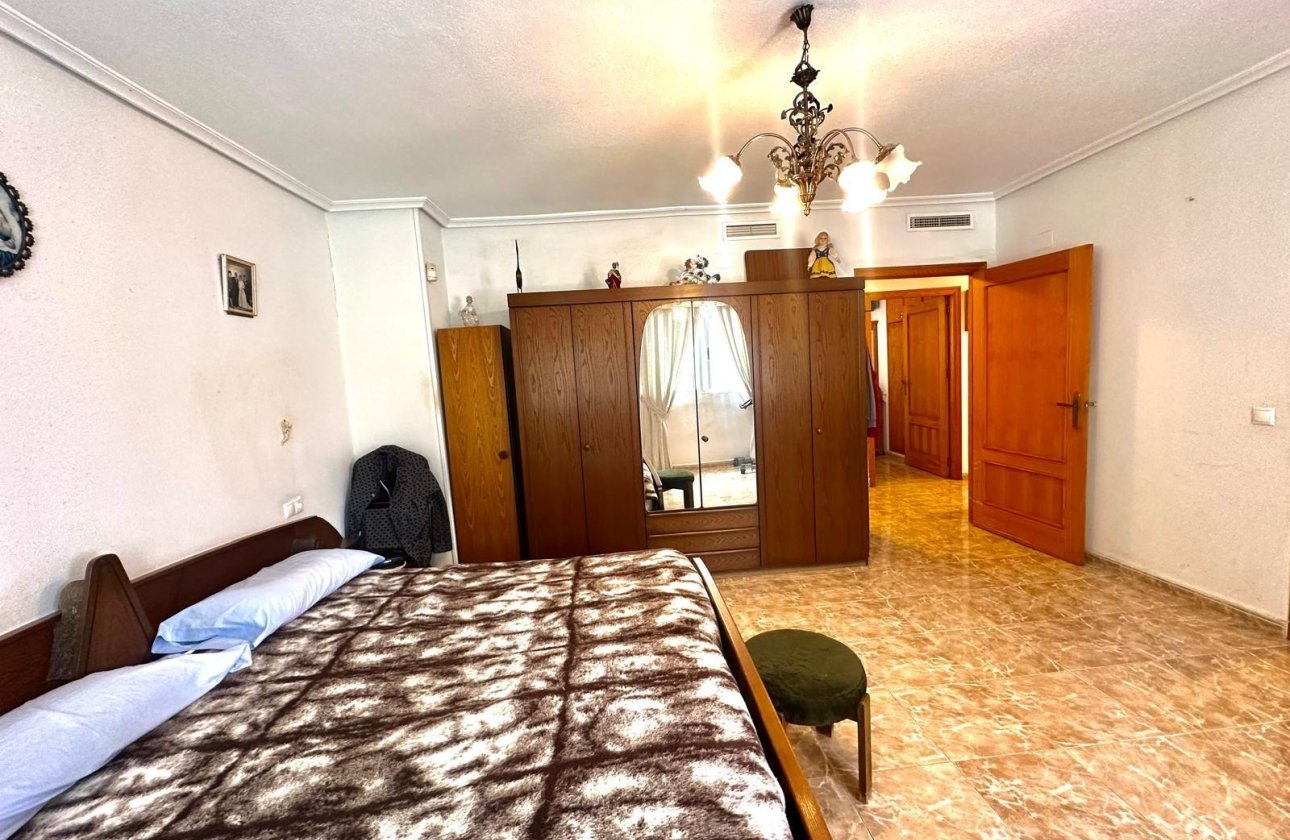 Herverkoop - Appartement -
Torrevieja - Playa del Cura