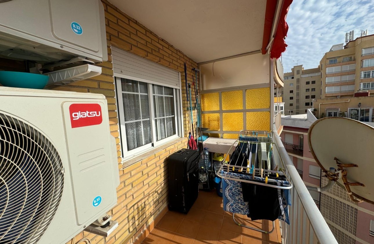 Herverkoop - Appartement -
Torrevieja - Playa del Cura